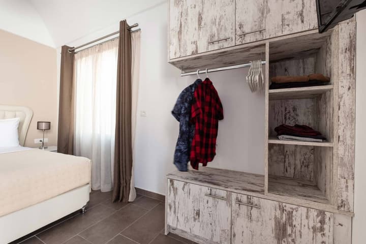 Tristhenia Hotel