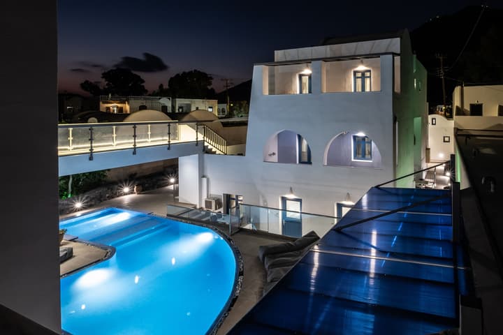 Tristhenia Hotel