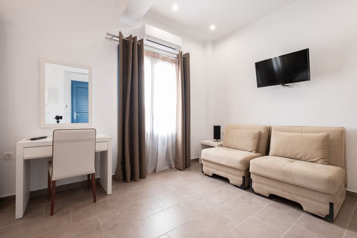 Tristhenia Hotel