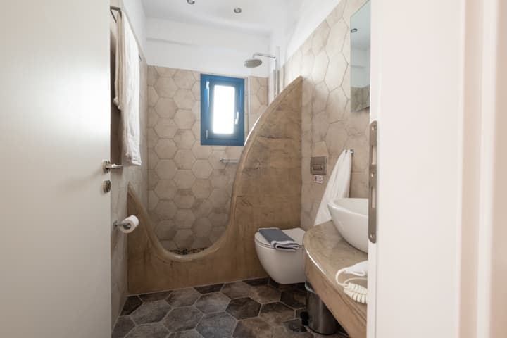 Tristhenia Hotel