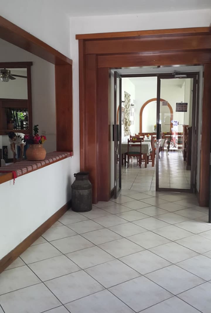 Hotel Casa Flores De Tikal