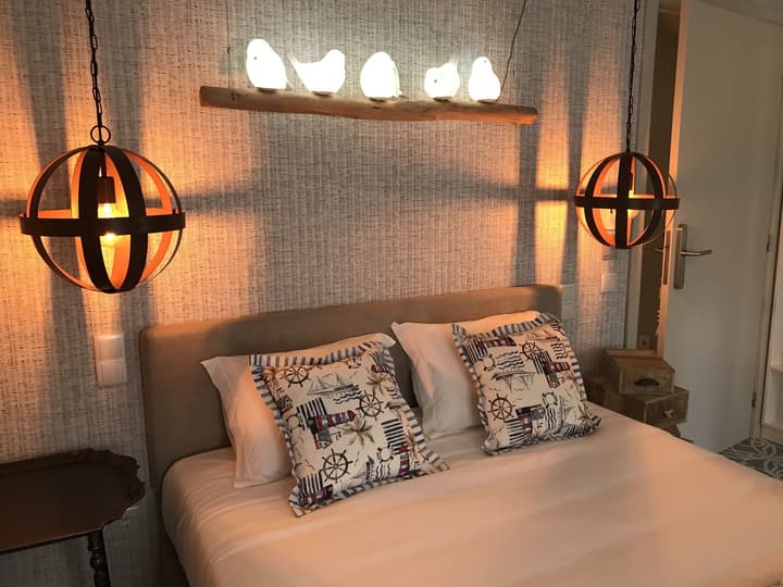 Royal Beach Hostel & Suites