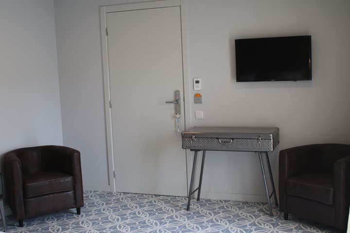 Royal Beach Hostel & Suites