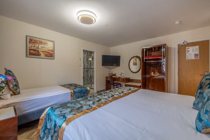 Muthu Fort William Hotel