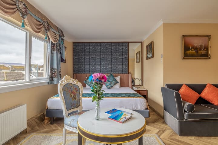 Muthu Fort William Hotel