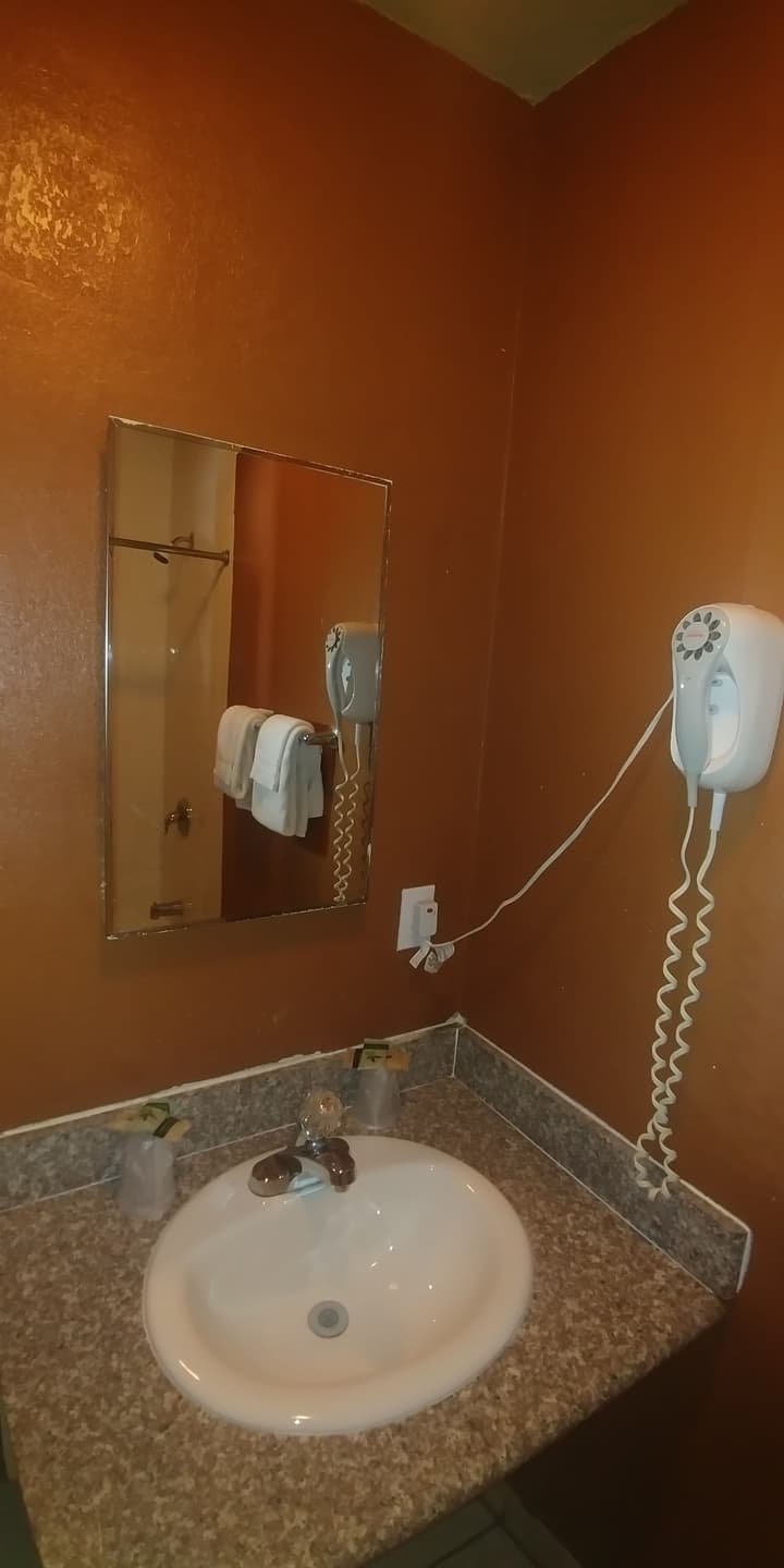 Travel Eagle Inn Motel