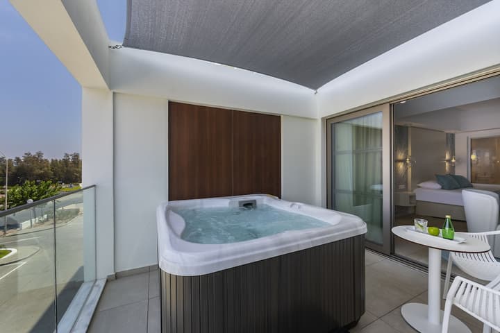 The Ivi Mare - Designed for adults by Louis Hotels
