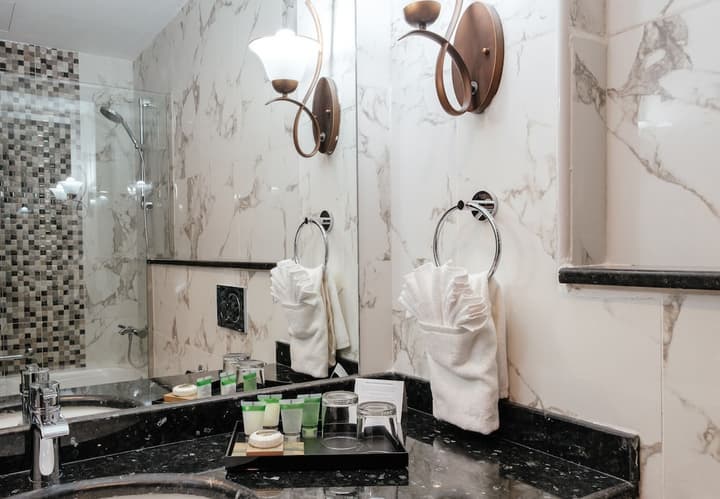 CRYSTAL PLAZA AL MAJAZ HOTEL