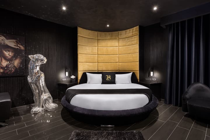 H Hotel