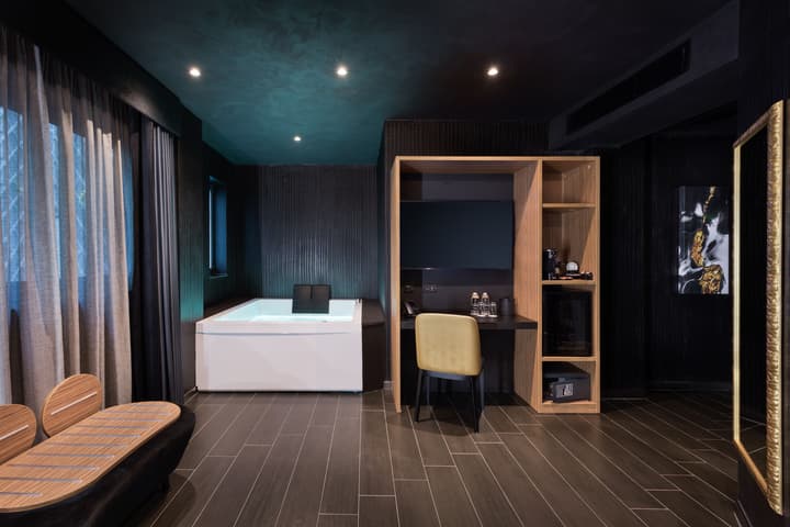 H Hotel