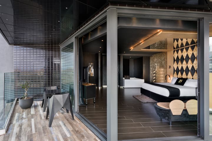 H Hotel