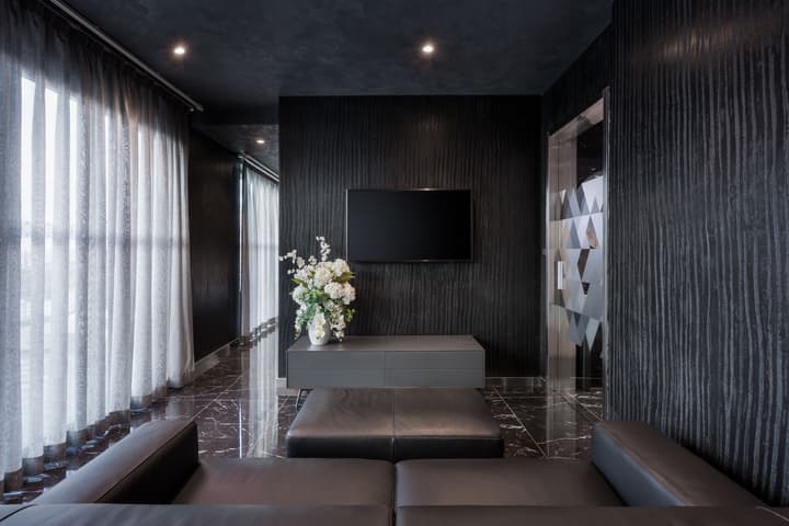 H Hotel