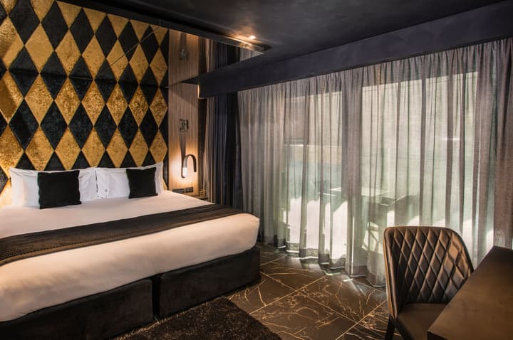 H Hotel