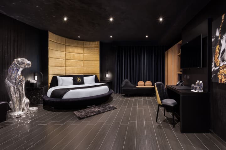 H Hotel