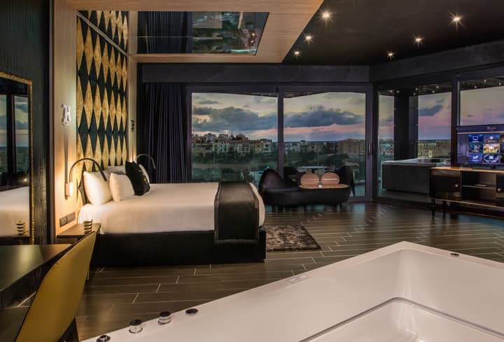 H Hotel