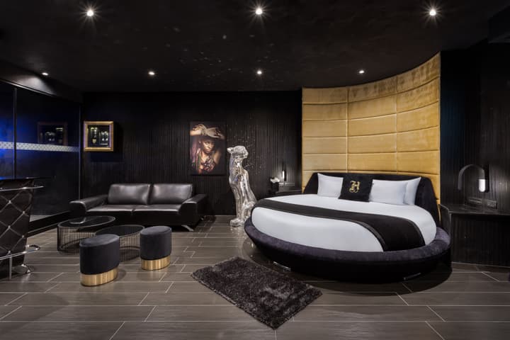 H Hotel