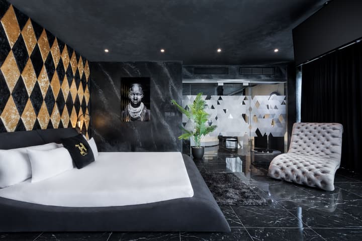 H Hotel