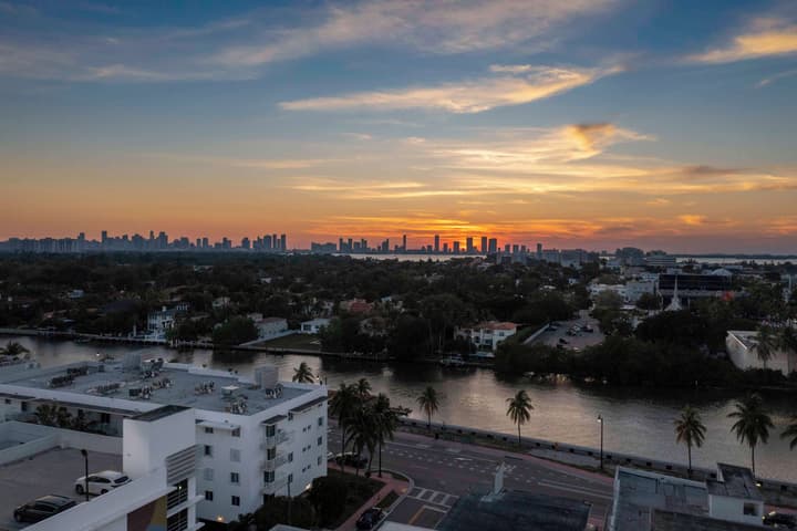 Hotel Continental Miami Beach, Tapestry Collection by Hilton