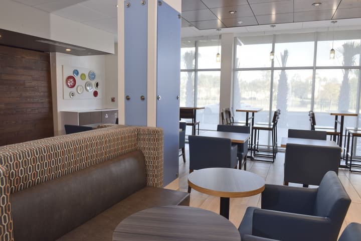 Holiday Inn Express & Suites - Orlando - Southeast by IHG