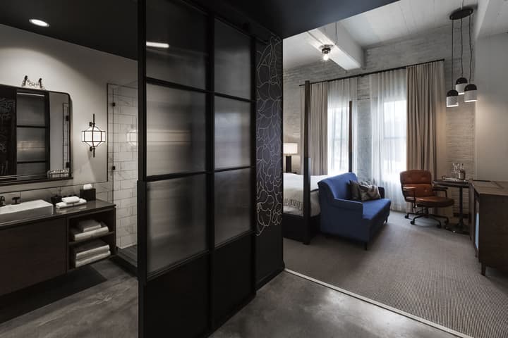 Crossroads Hotel