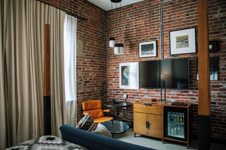 Crossroads Hotel