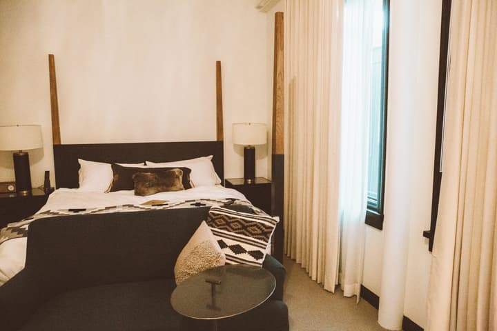 Crossroads Hotel