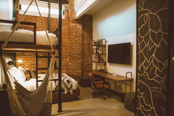 Crossroads Hotel