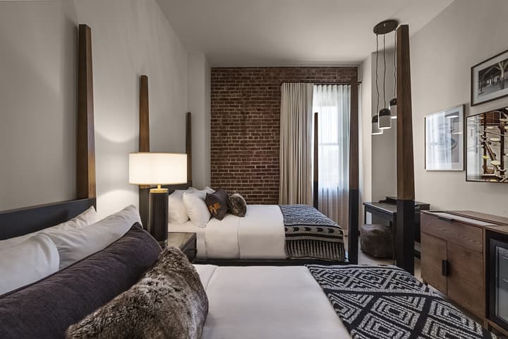 Crossroads Hotel