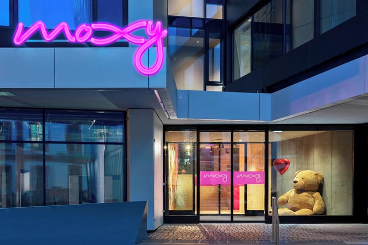 Moxy Frankfurt City Center