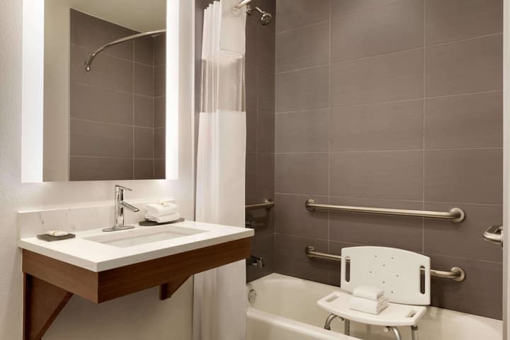 La Quinta Inn & Suites by Wyndham San Luis Obispo Downtown