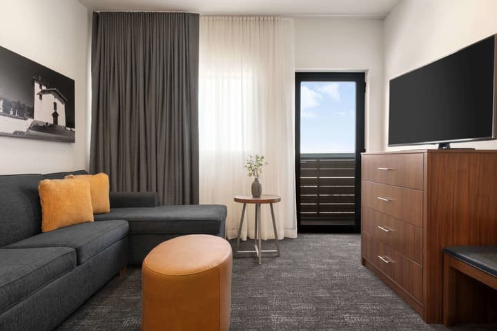 La Quinta Inn & Suites by Wyndham San Luis Obispo Downtown