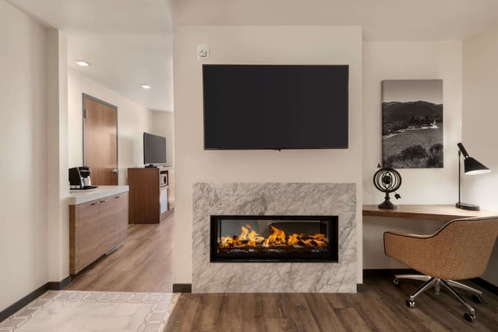 La Quinta Inn & Suites by Wyndham San Luis Obispo Downtown