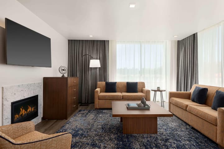 La Quinta Inn & Suites by Wyndham San Luis Obispo Downtown