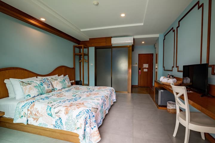 ROYAL PINEAPPLE HOTEL | A Welcome to Wealth and Good Fortune