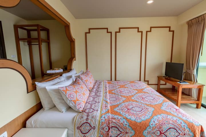 ROYAL PINEAPPLE HOTEL | A Welcome to Wealth and Good Fortune