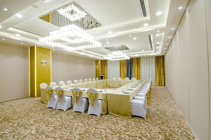 Al Murooj Grand Hotel