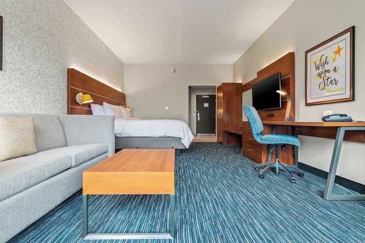 Holiday Inn Express & Suites Orlando - Lake Buena Vista by IHG