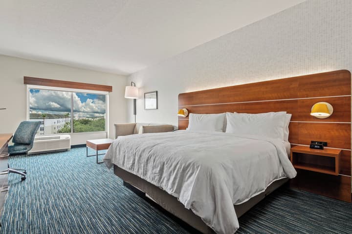 Holiday Inn Express & Suites Orlando - Lake Buena Vista by IHG