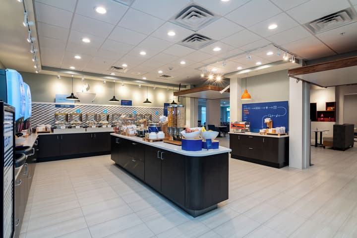 Holiday Inn Express & Suites Orlando - Lake Buena Vista by IHG