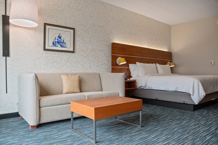 Holiday Inn Express & Suites Orlando - Lake Buena Vista by IHG