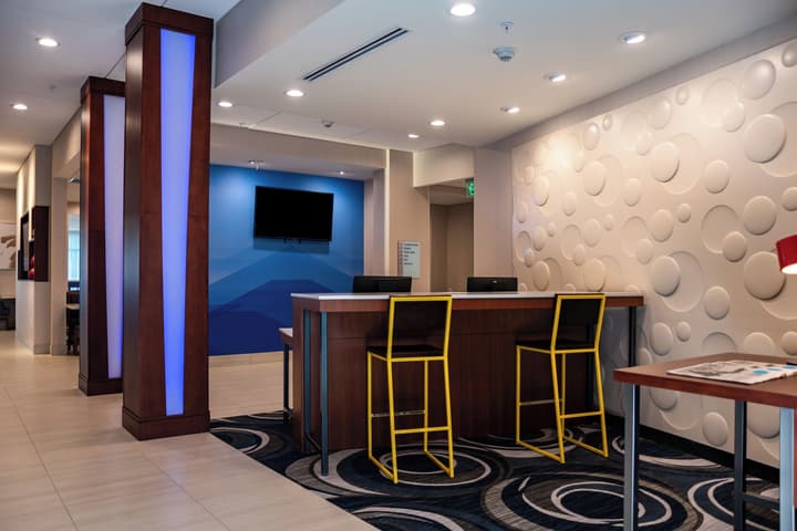 Holiday Inn Express & Suites Orlando - Lake Buena Vista by IHG