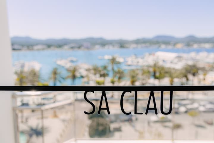 Sa Clau by Mambo
