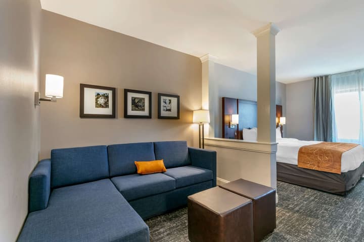 Comfort Suites North Tupelo