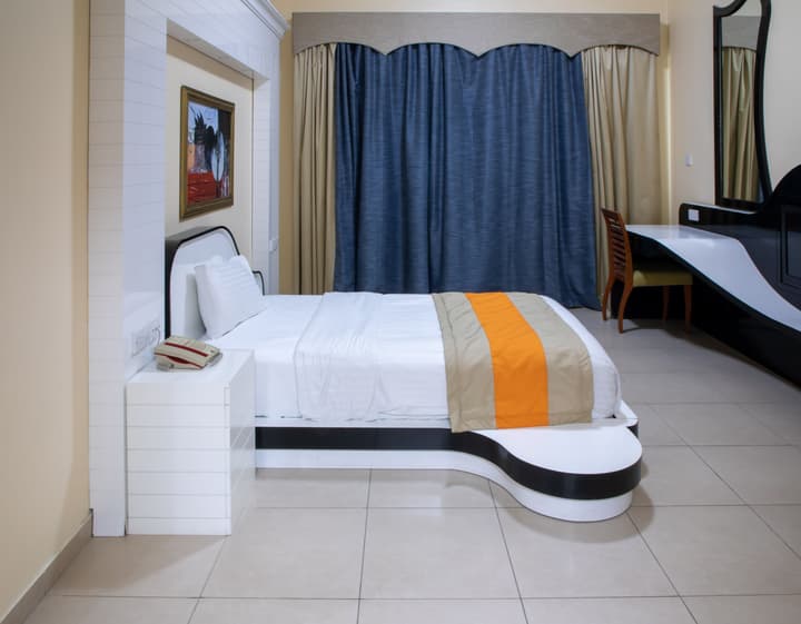 Wescott Plaza Hotel Apartment