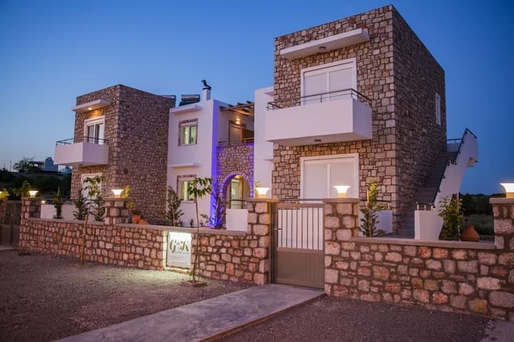 G&K Stone Suites