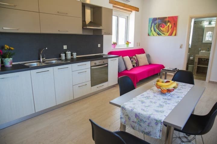 G&K Stone Suites