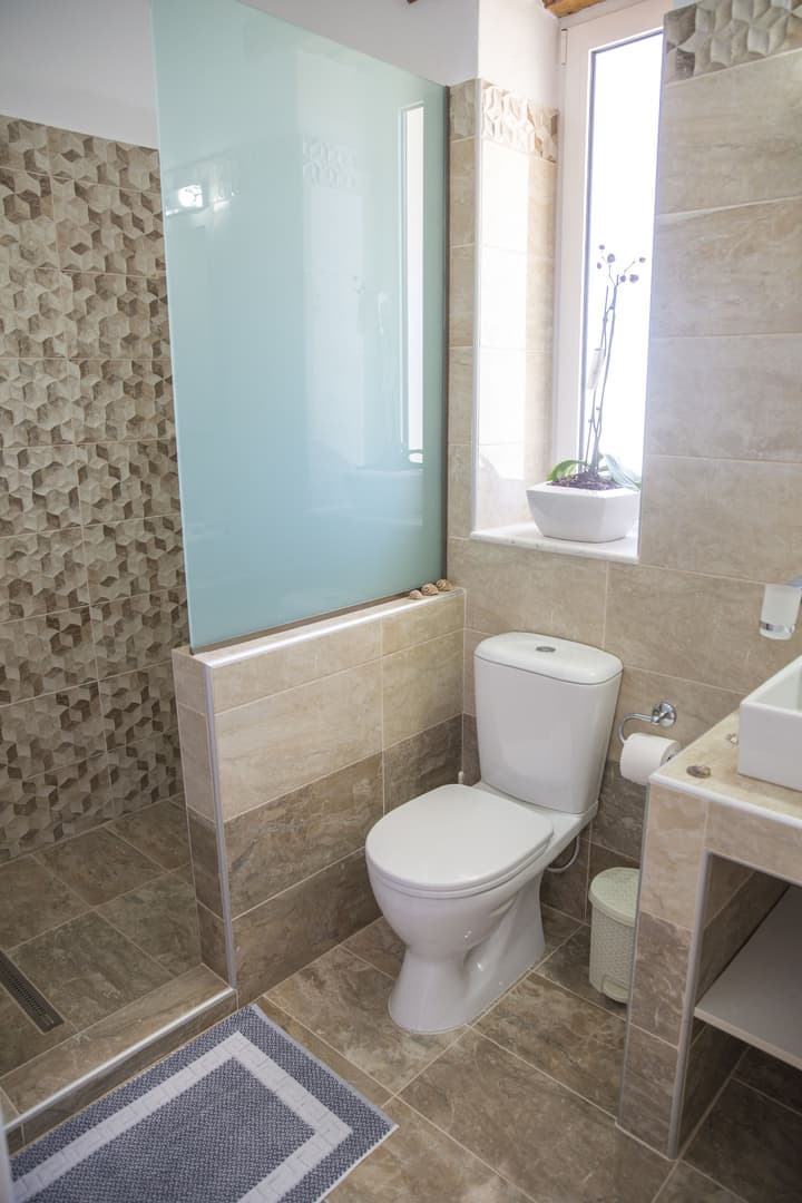 G&K Stone Suites