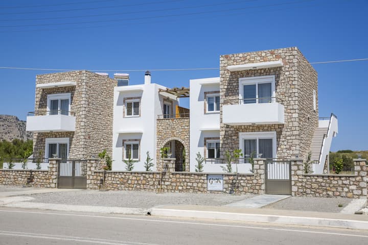 G&K Stone Suites