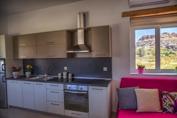 G&K Stone Suites