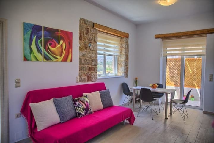 G&K Stone Suites